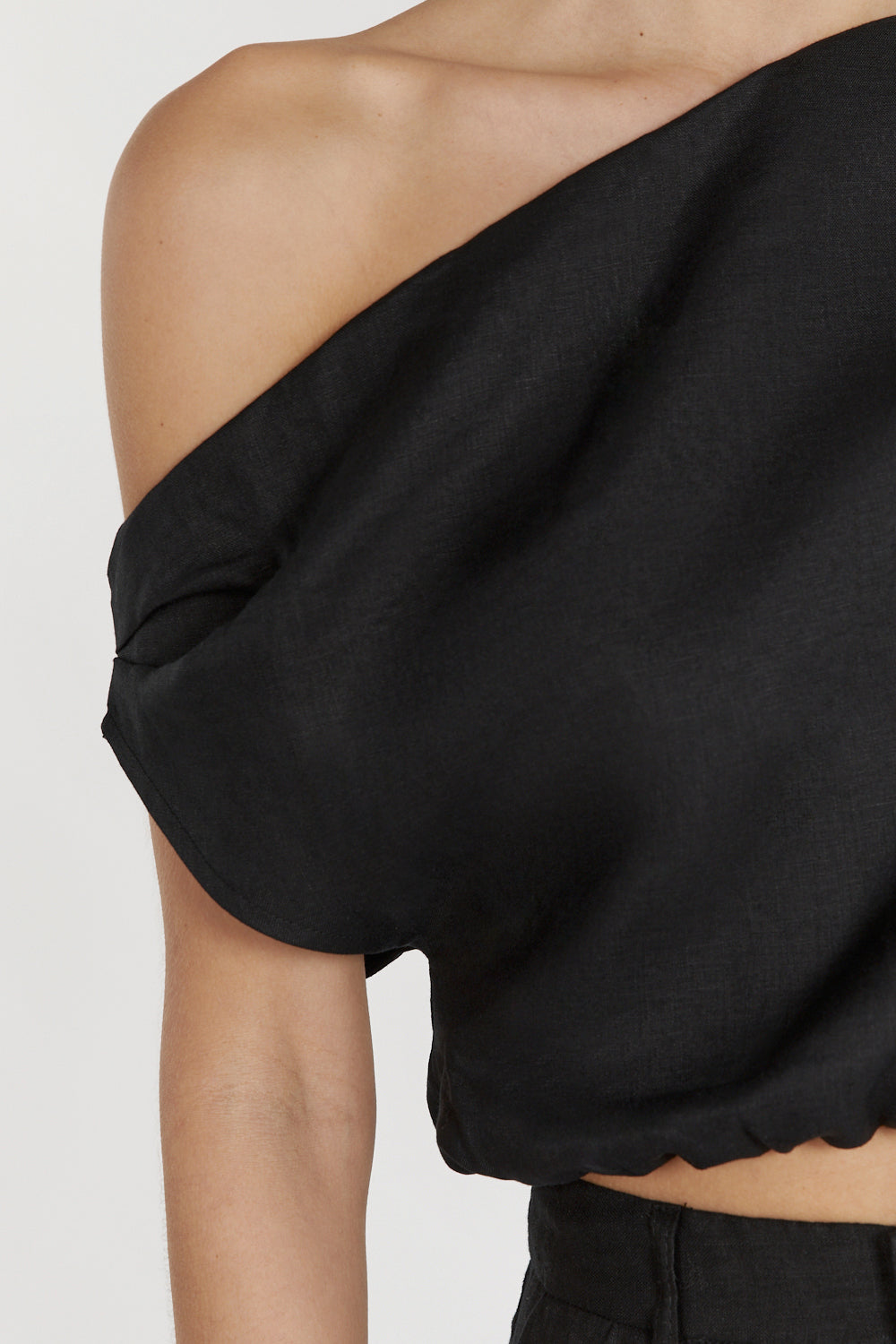 CASS BLACK LINEN CROP TOP